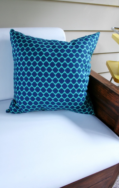 How to Make Beautiful Throw Pillows with Plastic Bag Filling - Rhapsody in  Rooms