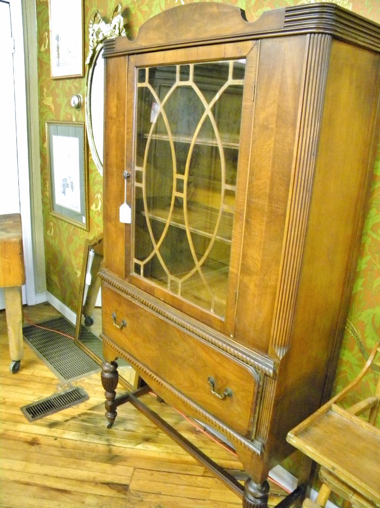 thrift-store-adventures-china-cabinet