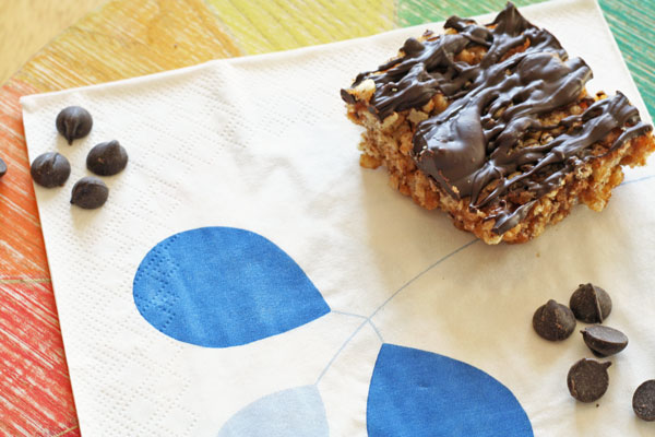 Date and Dark Chocolate Rice Krispy Treats | www.rappsodyinrooms.com