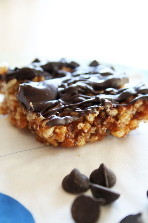 Date and Dark Chocolate Rice Krispy Treats | www.rappsodyinrooms.com