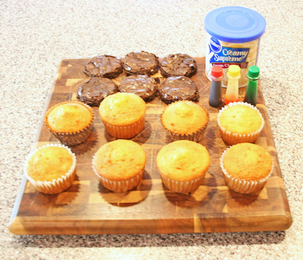 How to make cupcake and brownie dessert burgers! | www.rappsodyinrooms.com