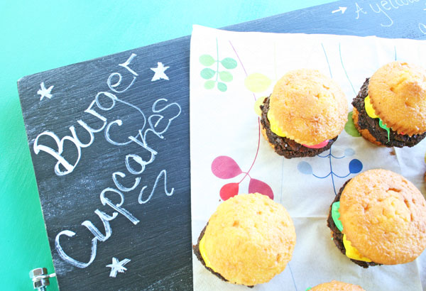 How to make cupcake and brownie dessert burgers! | www.rappsodyinrooms.com