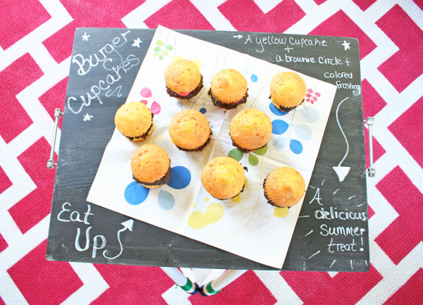 How to make cupcake and brownie dessert burgers! | www.rappsodyinrooms.com