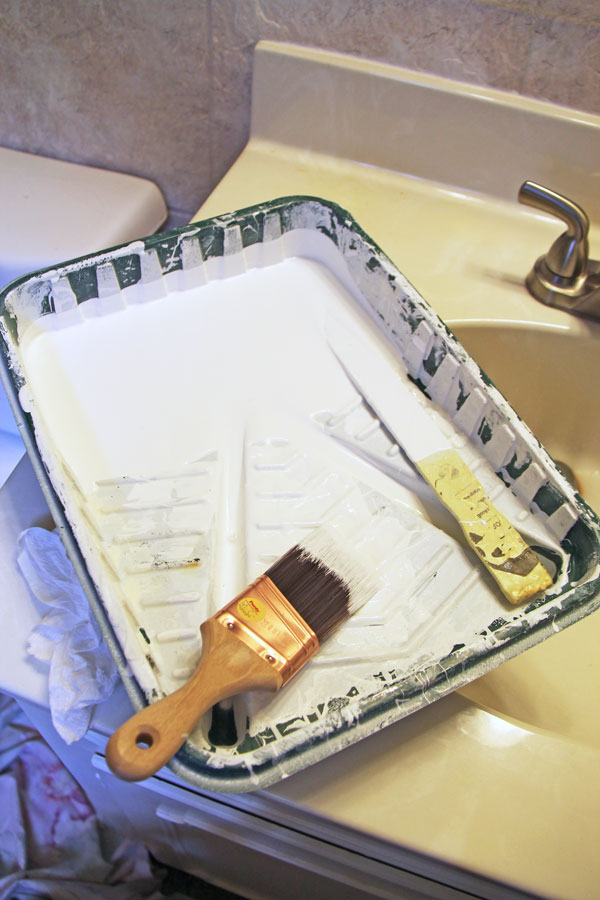 How to Paint a Bathroom Ceiling | www.rappsodyinrooms.com
