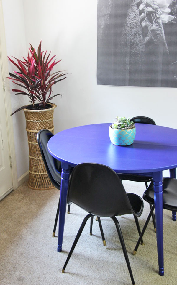 My New Navy Painted Table | www.rhapsodyinrooms.com