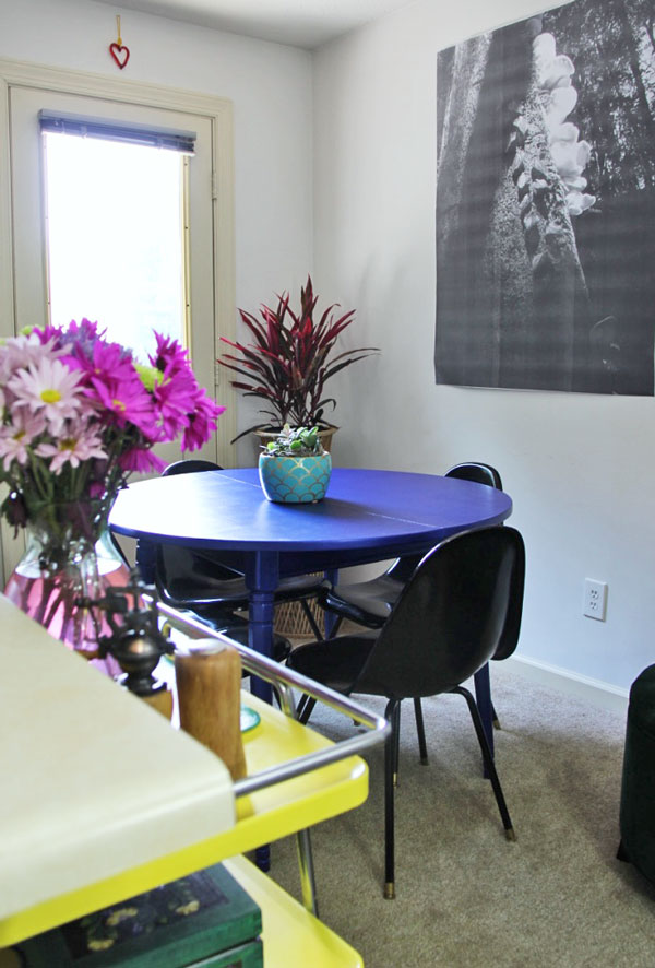 My New Navy Painted Table | www.rhapsodyinrooms.com