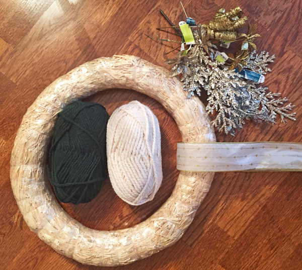 My Glittery Yarn Wrapped Winter Wreath | www.rhapsodyrinrooms.com