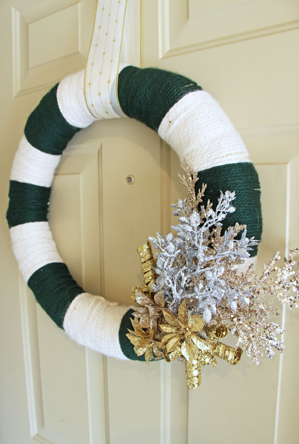 My Glittery Yarn Wrapped Winter Wreath | www.rhapsodyrinrooms.com