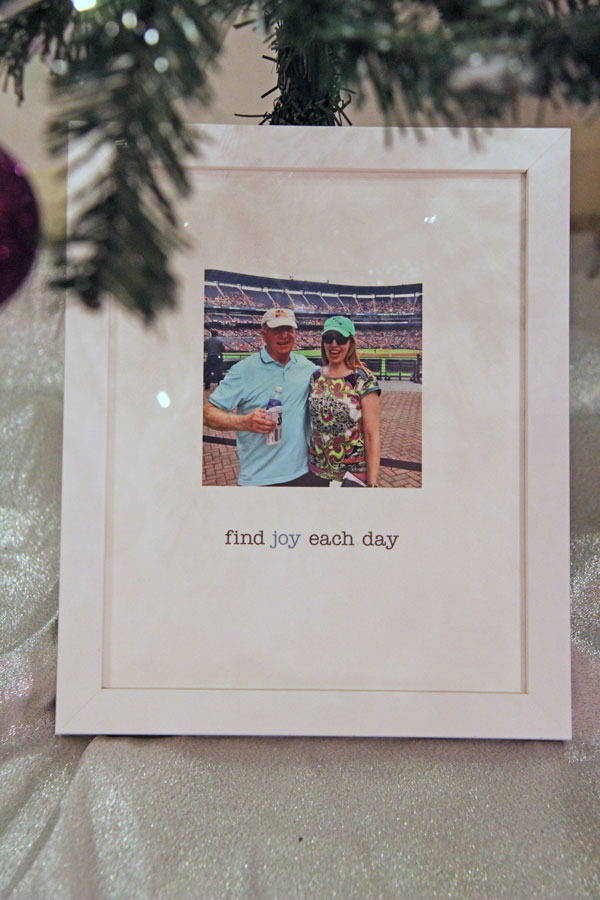Minted Holiday Photography Gifts | www.rhapsodyinrooms.com